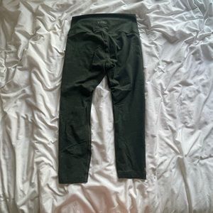 NOBULL Cropped Leggings